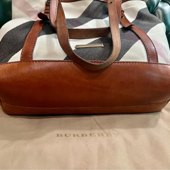 Burberry Tote Bag with dust bag in good condition. - Picture 4 of 7